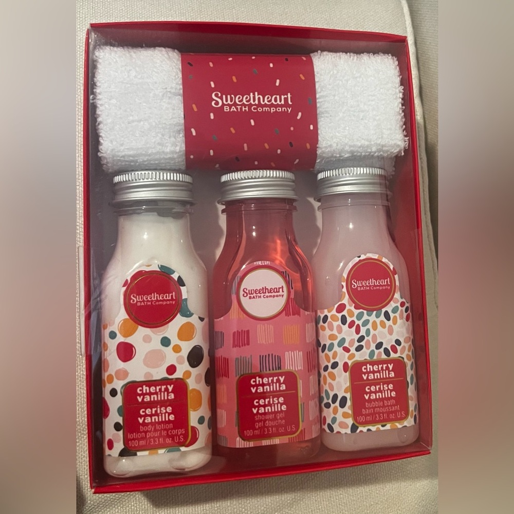 Sweetheart BATH Company - Body Lotion, Shower Gel, Bubble Bath, Washcloth